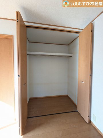 大容量の収納スペースで住空間もスッキリ広々　収納がたっぷり付いていれば、お部屋がすっきり保てて気持ちが良いですね♪