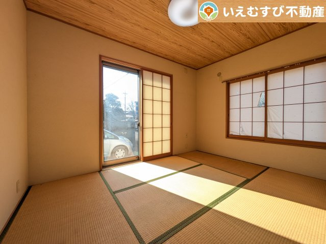すぐ横になれる和室は、みんながほっと一息つける空間　ちょっとした休憩や来客時、お子様のお世話にも大活躍しそうですね♪