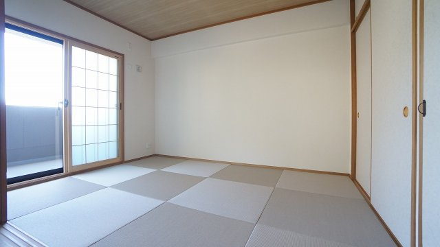 6帖の和室　縁なしタタミ、明るく癒される空間