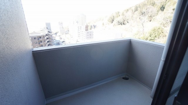 西側のバルコニー　6．7帖洋室つながり