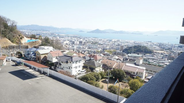 バルコニーから見渡せる瀬戸内海の眺望　花火大会も見物できる魅力的な眺め