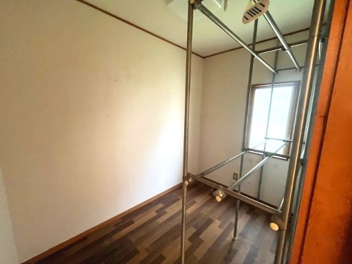 のどかな田園風景に囲まれた、約65坪のゆとりある敷地♪　駐車2台可能！約34坪の建物を活かしたリフォームやリノベーションで理想の住まいづくりを楽しめます！