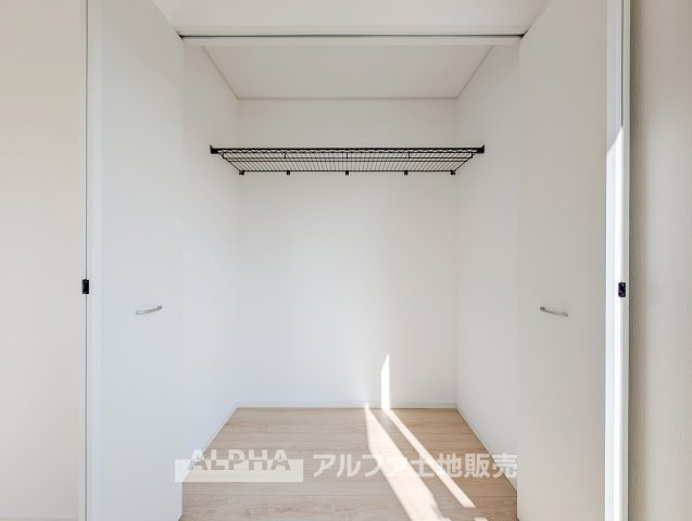 【Go　filled　with　memories】　◆ありったけの◆住空間をよりよくするためには大切な収納スペース。時が経ち思い出がここに詰まっていく。