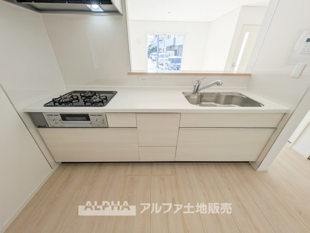 【Water　cleaner】　◆浄水器◆蛇口から流れ出すお水はクリーンでいつも楽しめます。また浄水器内臓シャワー混合栓なので場所取らずのスッキリとしたスタイルです。