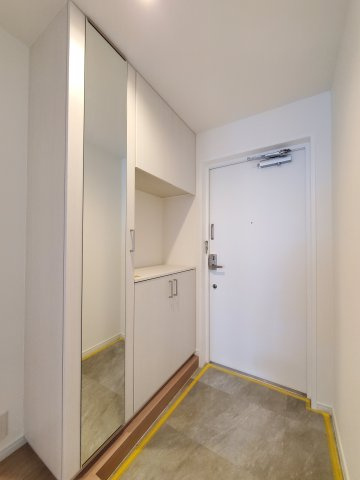 明るい玄関です