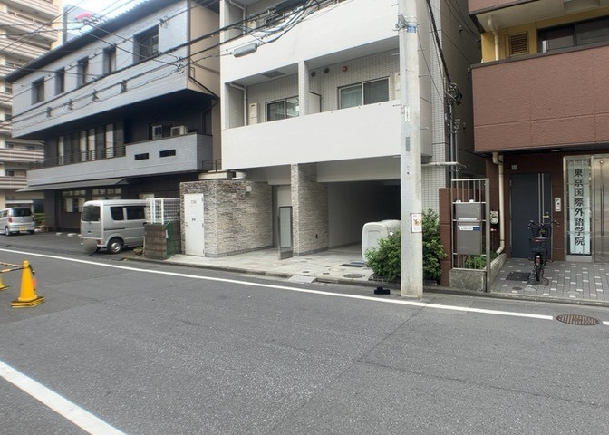隣家の土地はどうなっているのか、生活利便施設が近くにあるのか、学校まで近いかなど、お客様のライフスタイルにあわせたイメージが重要です。また、近くにあると困る施設が近くにないかも確認するといいでしょう。