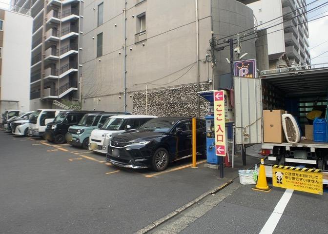 眺望を気にして物件を探す場合、前面に建物が建っていないか現地で確認しましょう！前面に建物があると景色はもちろん、日当たりや風通しにも影響が出てきます。住んだ時のことを想像しながら現地見学をしましょう。