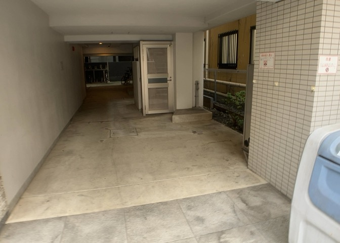 マンションの駐輪場は、事前に空きがあるか確認を取ると安心です。せっかく入居したのに駐輪スペースがない！なんてことになったら大変ですよね。そこで、内見時や購入前にはまず事前に確認しておくと良いでしょう。