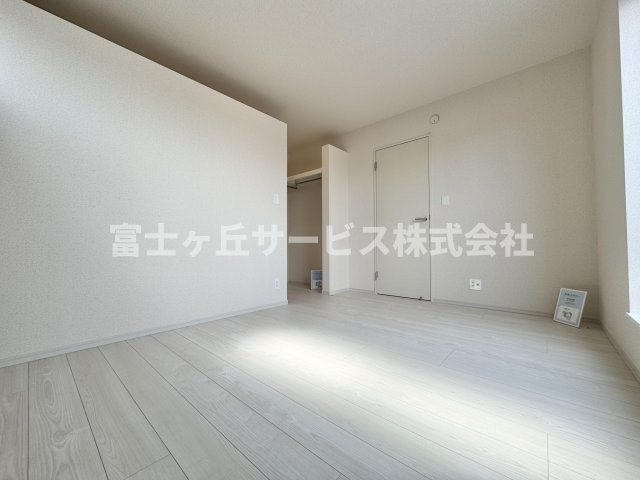 落ち着いて過ごせる寝室です
