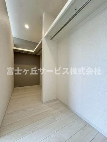 収納豊富なウォークインクローゼット
