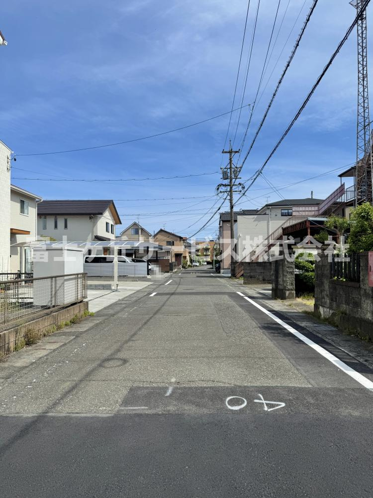 前面道路含む現地写真です