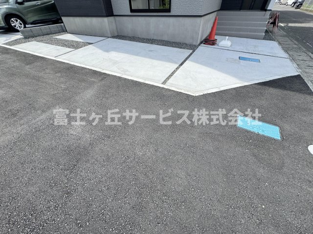 車種により2台駐車可能です