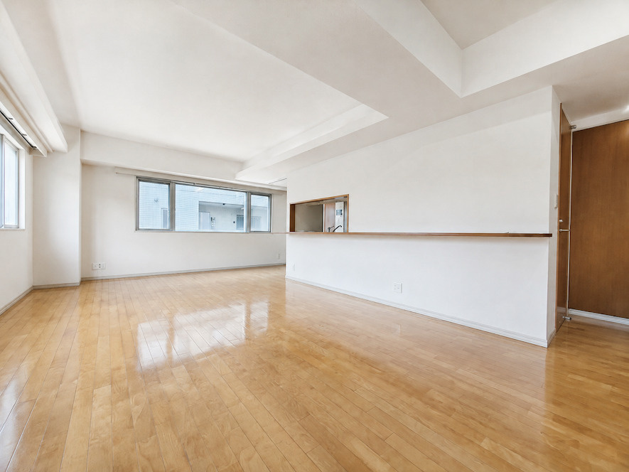 ◆一家だんらんのスペースとなるＬＤＫ。窓から明るい光が差し込み、思わず家族の会話も弾む快適な空間。