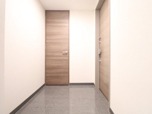【玄関】明るく綺麗な玄関です☆シューズクローク完備で利便性◎