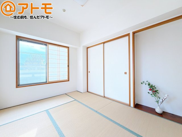 収納スペースもしっかり確保したお部屋は、収納家具の数も減らせるのでお部屋を広く使えます！
