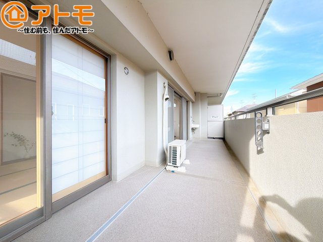 陽当りの良いバルコニーはお洗濯物はもちろんお布団もふかふかになります♪