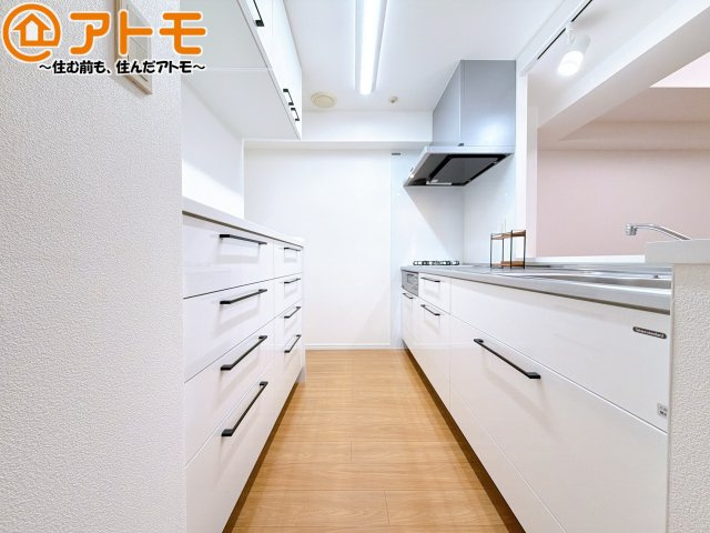 対面式のキッチンはリビングを見渡すことができるので安心♪家族の会話も増えそうですね♪