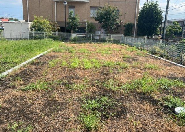 土地の形が極端に長細かったり、狭小地、あるいは道路との高低差がある傾斜地だった場合、後々売ろうとしても買い手がつかない場合もあります。後々、売却することになった時に価値の下がらない土地を選びましょう。