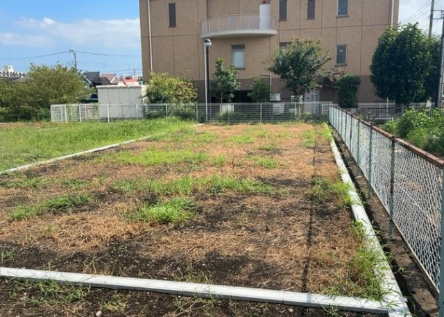 土地を買う際、住む地域の自治体や福祉の補助制度にも注目してみましょう。子供や老人の医療補助やゴミ出しのルールなど、自治体によってルールに大きな違いがあるため、暮らしやすい土地で判断するとよいでしょう。
