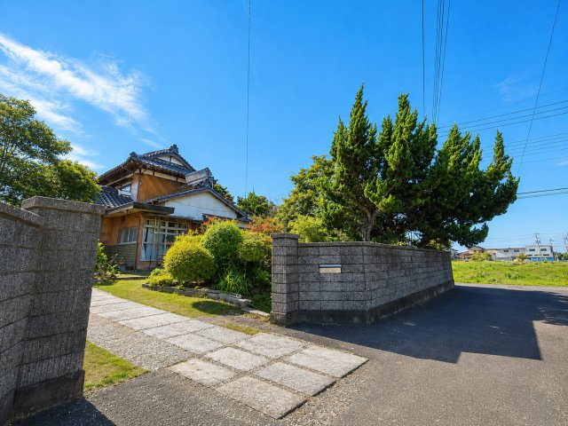 前面道路含む現地写真です