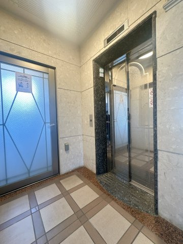 エレベーターも大変綺麗です