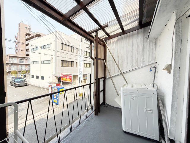 前面は駐車場なので開放感◎