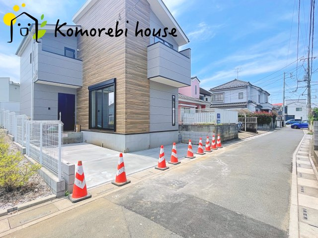 前面道路含む現地写真です