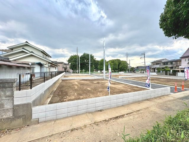 全10区画　　間取り・外観・設備まで自由にプランニング可能。暮らし方に合わせた住まいをご提案できます。花田小学校まで徒歩約4分(270ｍ)、毎日の通学がしやすい住環境です。