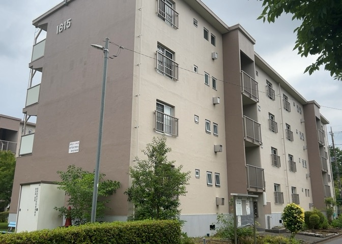 隣家の土地はどうなっているのか、生活利便施設が近くにあるのか、学校まで近いかなど、お客様のライフスタイルにあわせたイメージが重要です。また、近くにあると困る施設が近くにないかも確認するといいでしょう。