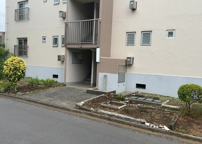 人が暮らすうえで日光は大切な要素となります。日当たりの良さは譲れないポイントですね。併せて近くに大きな建築物の建築予定がないか、あるいはそれが可能な土地が近くにないか事前に確認することもお勧めします。