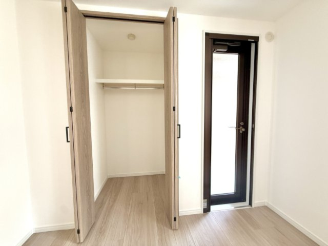 各部屋を最大限に広く使って頂ける様、全居住スペースに収納付。プライベートルームはゆったりと快適に。