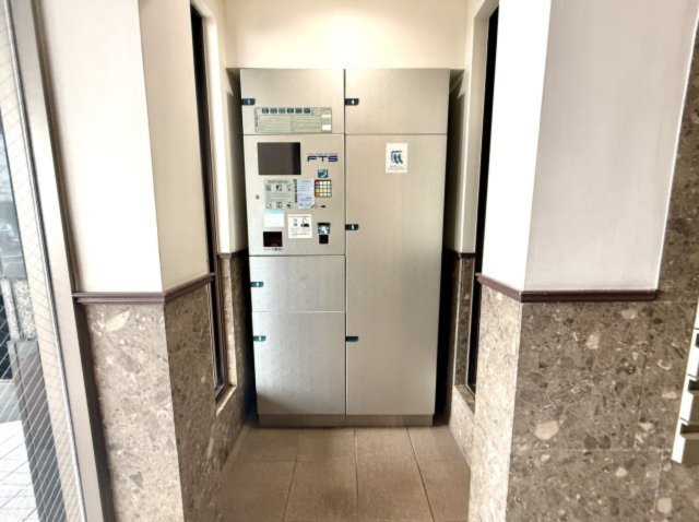 好きな時間にいつでも荷物を受取れるため、到着時間を気にして自宅で待機したり、再配達の連絡をする手間がかかりません。共働きなど不在が多い方、ネット通販の利用が多い方に大変便利。