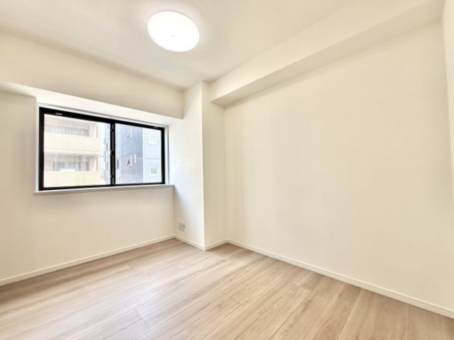 シンプルな内装はおしゃれのポイントです。シンプルは華美より飽きがこないからです。色や模様でおしゃれ感をだす。それがシンプルイズビューティーです。