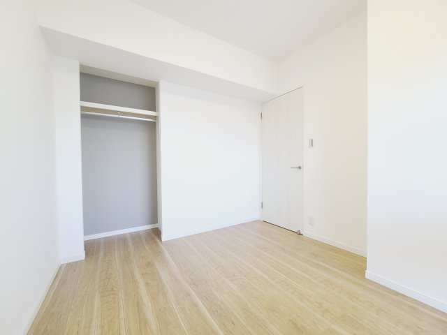 〇居室にはクローゼットを完備し、自由度の高い家具の配置が叶うシンプルな空間です。
