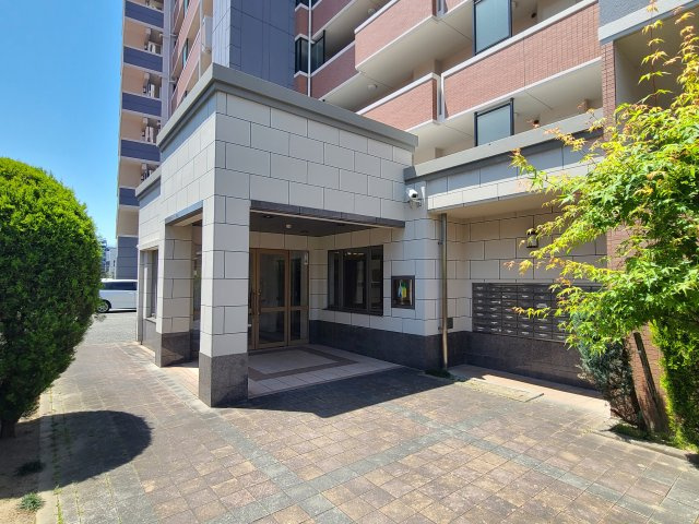 〇エントランスはマンションの顔。清潔感、存在感のあるエントランスは居住者の心を豊かにする。
