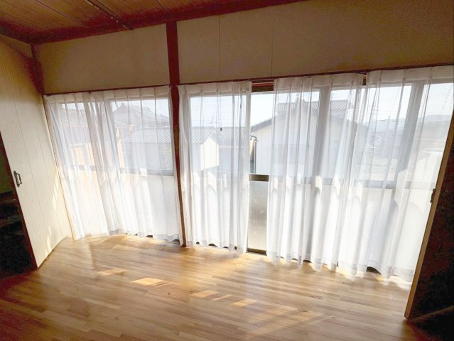 南側からの明るい自然光が入る広縁！