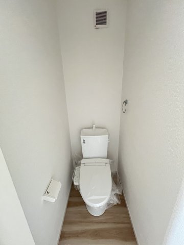 施工例。2階にもトイレです。施工例は完成時と異なる場合があります。