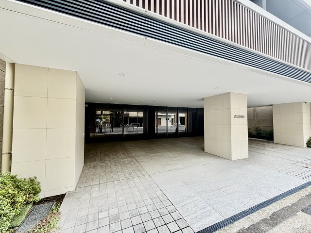 マンションのまさに顔の部分。どんなに疲れて帰ってきても、この高級感あふれるエントランスがあなたを迎えます