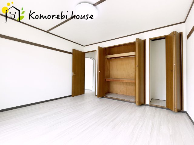 落ち着いて過ごせるお部屋なので、寝室にいかがでしょうか