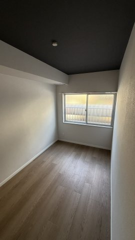 個人の部屋や寝室として使える洋室です