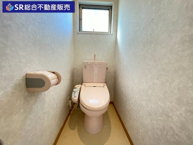 2Fトイレ。温水洗浄便座付きです♪
