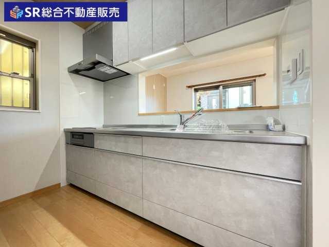 人気の高いカウンターキッチン♪配膳・片付けも楽です。カップボードもあります！