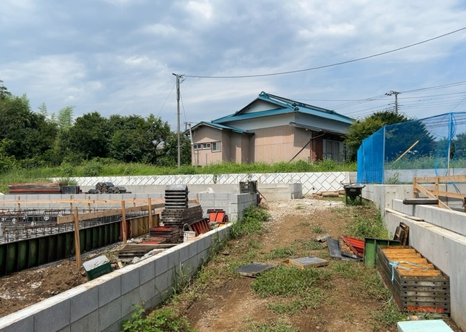 物件の詳細については、現地を見てわかること以外に、役所や法務局などで調べないとわからないことがあります。そのため、現地に行く場合は、もしこの物件を買ったらどのような生活ができるかをイメージしましょう。