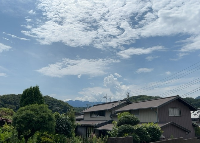 眺望を気にして物件を探す場合、前面に建物が建っていないか現地で確認しましょう！前面に建物があると景色はもちろん、日当たりや風通しにも影響が出てきます。住んだ時のことを想像しながら現地見学をしましょう。