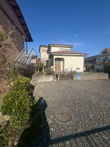 砂利部分も奥から4分の3くらいまで敷地