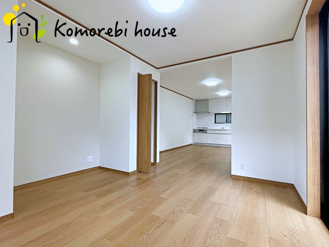 落ち着いた色調の洋室です