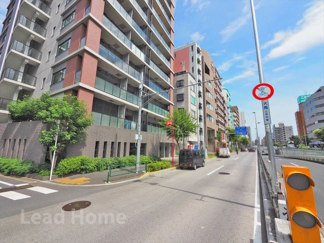 見通しが良く歩道もしっかり整備された前面道路です！小さなお子様とのお散歩も安心ですね♪