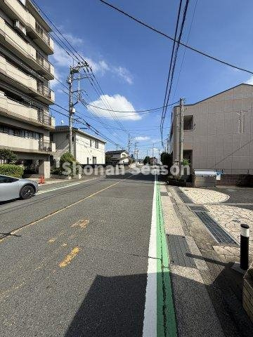駅まで平坦な道のりで、幅広い世帯の方が暮らしやすい住環境◎