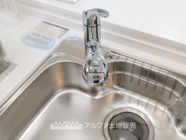 【Water　cleaner】　◆浄水器◆蛇口から流れ出すお水はクリーンでいつも楽しめます。また浄水器内臓シャワー混合栓なので場所取らずのスッキリとしたスタイルです。