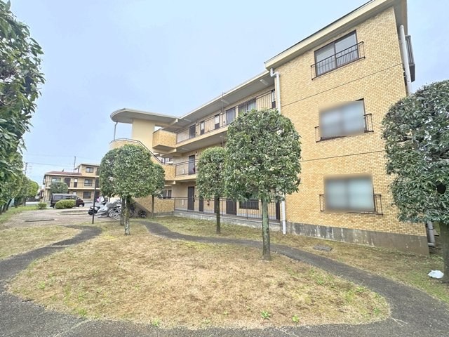 徒歩10分圏内に小学校・コンビニ・公園・郵便局・ドラッグストア・図書館など周辺環境充実